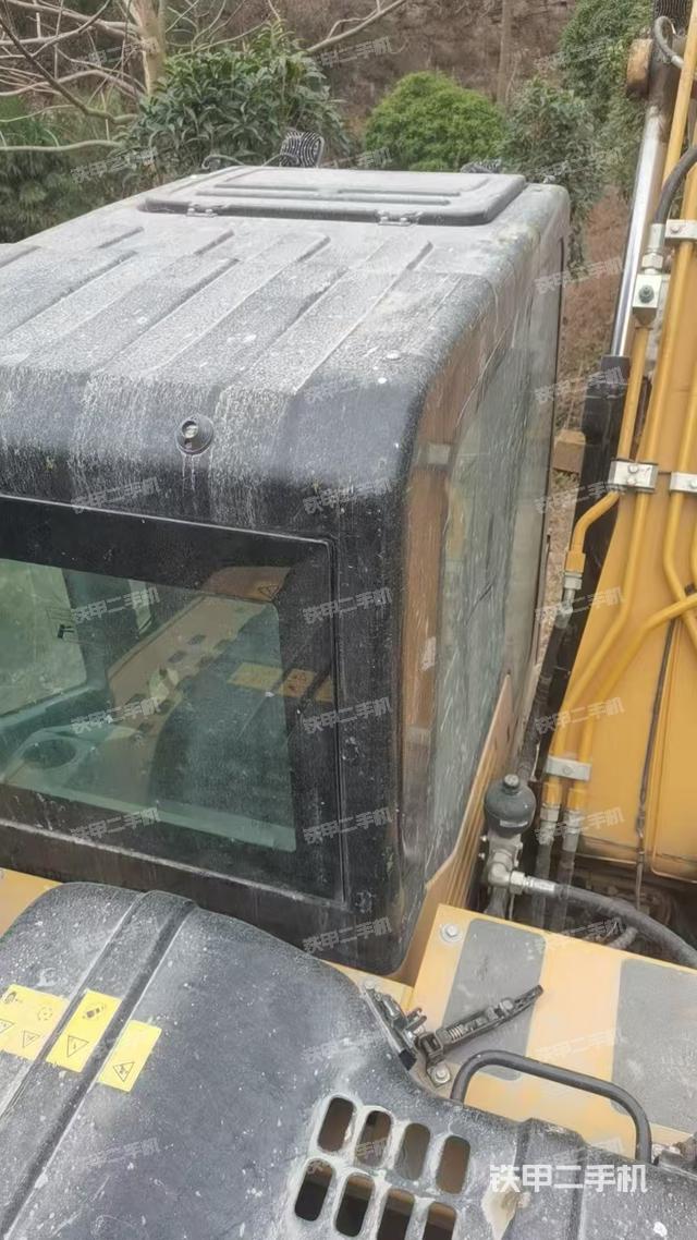 驾驶室顶部（整机外观）