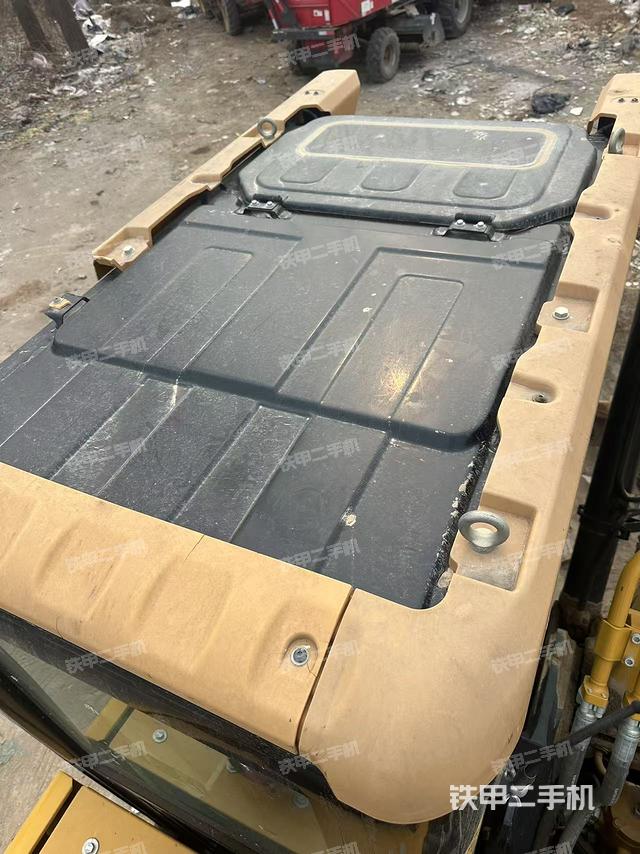 驾驶室顶部（整机外观）