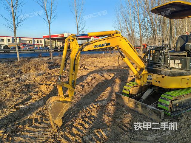 駕駛室整體(整機(jī)外觀) 駕駛室整體(整機(jī)外觀)