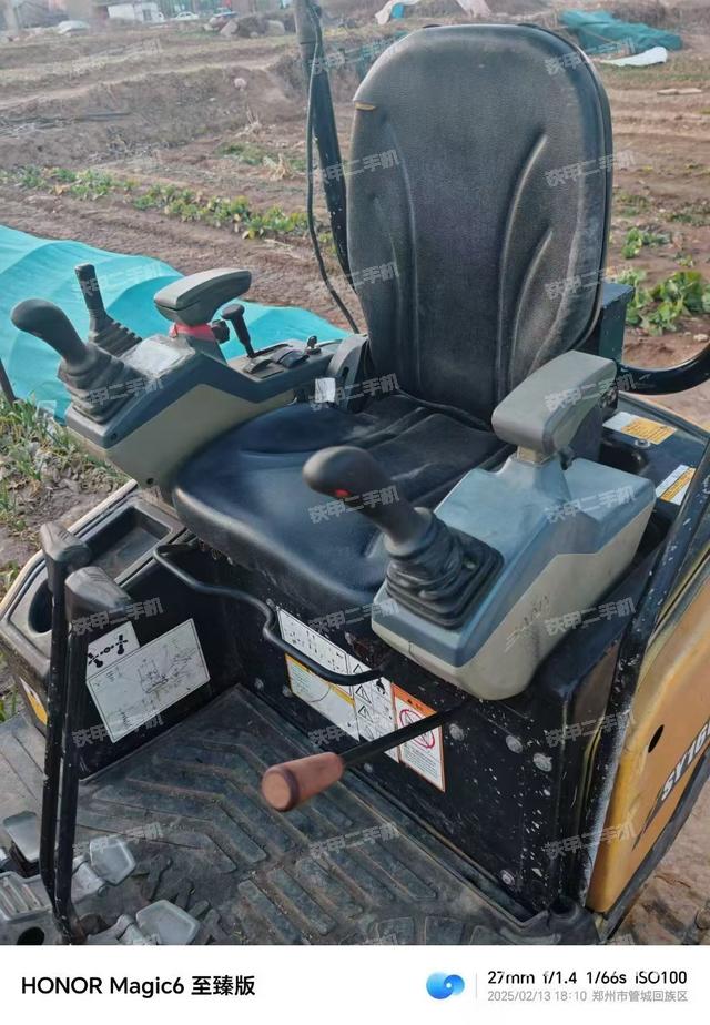 駕駛室頂部（整機(jī)外觀(guān)）