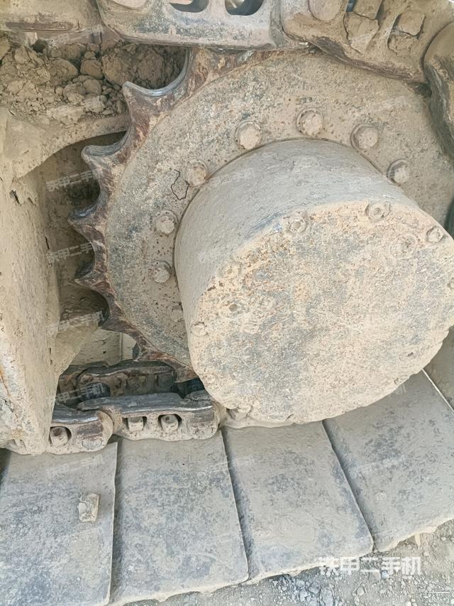 左側(cè)履帶整體?(行走機(jī)構(gòu)) 左側(cè)履帶整體?(行走機(jī)構(gòu))