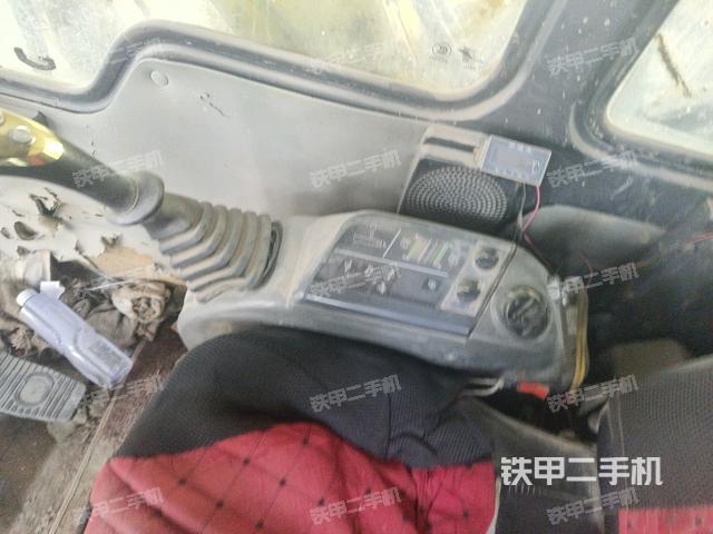 行走控制手柄和踏板?俯拍(駕駛室部分) 行走控制手柄和踏板?俯拍(駕駛室部分)