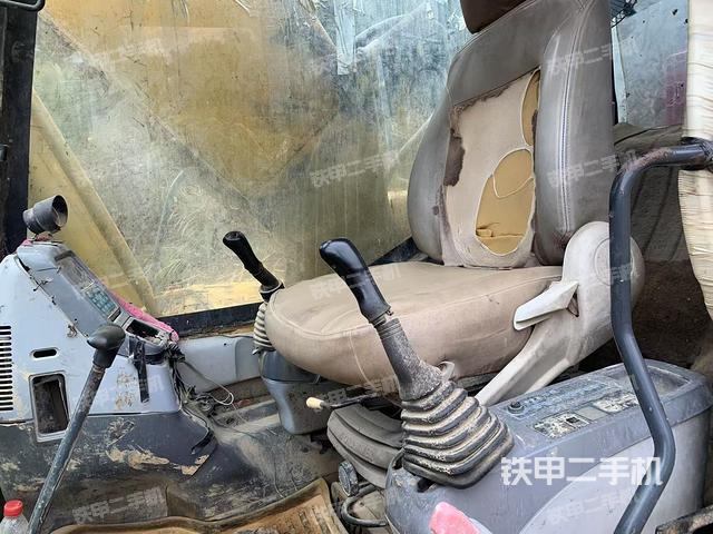 駕駛室整體（整機外觀）