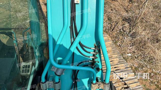 大臂背部俯視(工作和回轉(zhuǎn)裝置) 大臂背部俯視(工作和回轉(zhuǎn)裝置)