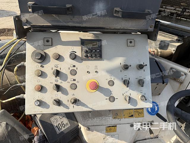 駕駛室操作臺（設(shè)備外觀及核心部件）