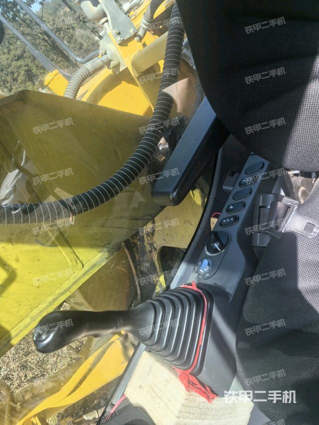 座椅右側控制臺/鑰匙門/油門/含右手柄(駕駛室部分) 座椅右側控制臺/鑰匙門/油門/含右手柄(駕駛室部分)