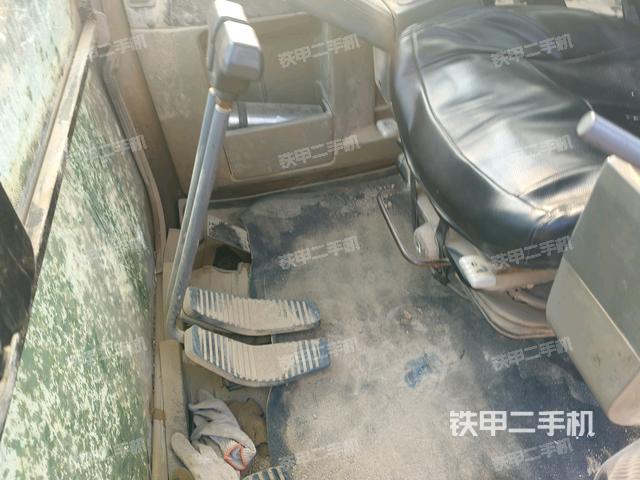 左后方玻璃角標(biāo)（駕駛室部分）