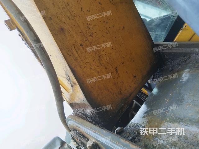 大臂根部?斜視(工作和回轉(zhuǎn)裝置) 大臂根部?斜視(工作和回轉(zhuǎn)裝置)