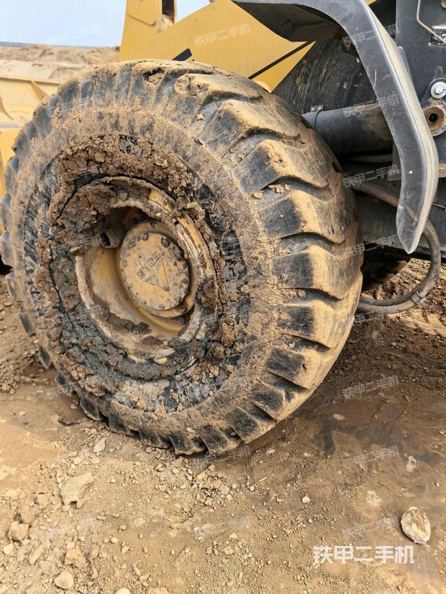 右前輪（行走機(jī)構(gòu)）