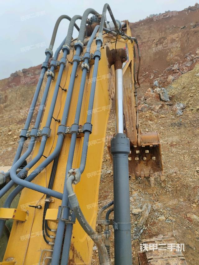 大臂背部俯视(工作和回转装置) 大臂背部俯视(工作和回转装置)