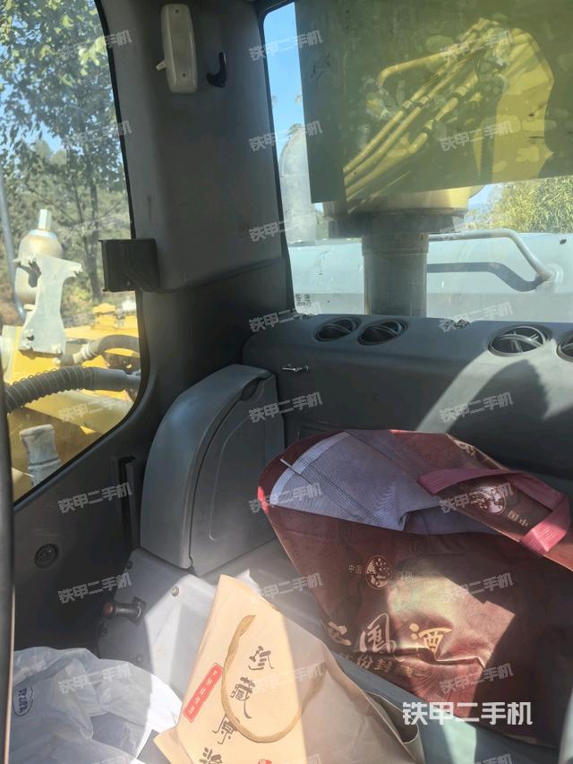 座椅后部(駕駛室部分) 座椅后部(駕駛室部分)