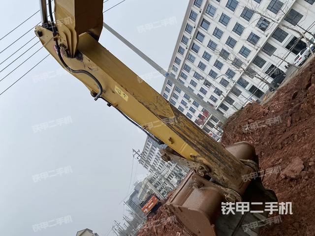 大臂背部俯視(工作和回轉(zhuǎn)裝置) 大臂背部俯視(工作和回轉(zhuǎn)裝置)
