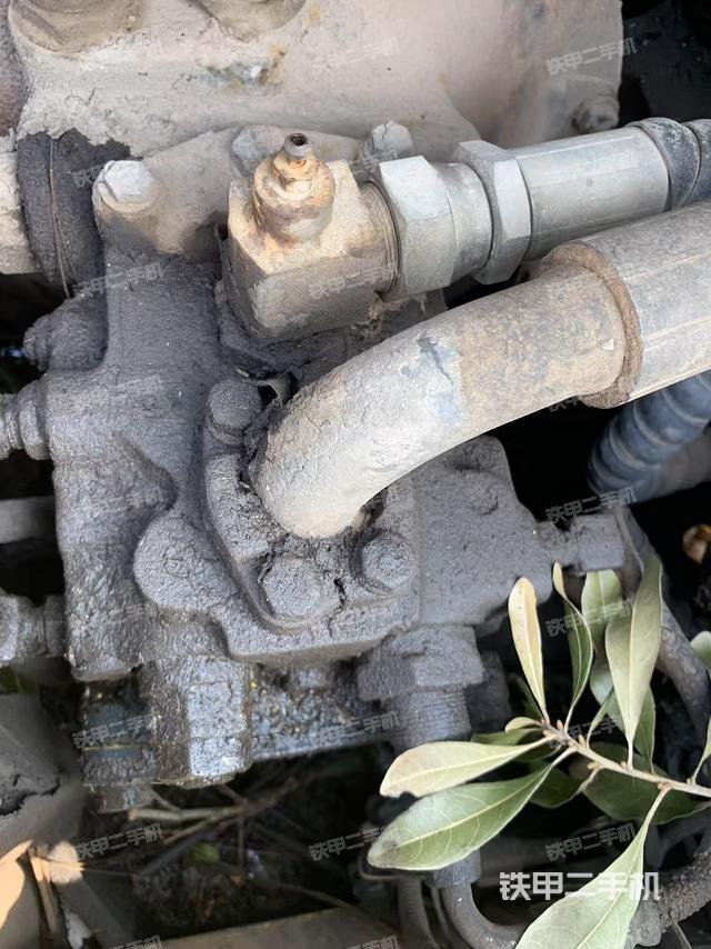 液壓泵艙室正面整體(整機(jī)外觀) 液壓泵艙室正面整體(整機(jī)外觀)