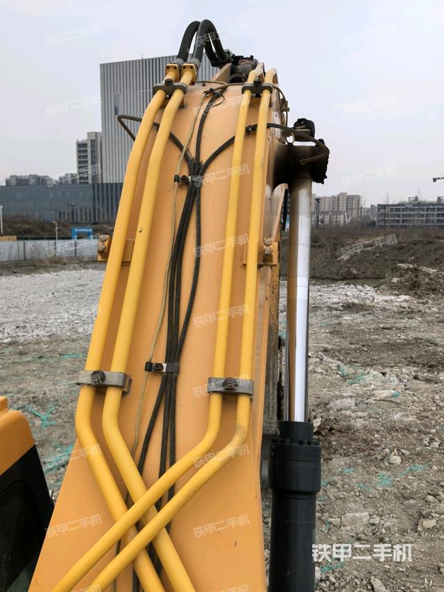 大臂背部俯視(工作和回轉(zhuǎn)裝置) 大臂背部俯視(工作和回轉(zhuǎn)裝置)