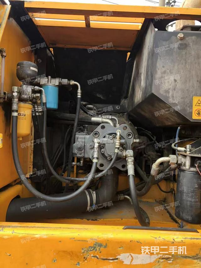 液壓泵斜45?右（大件艙室）