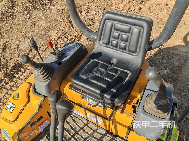 駕駛室頂部（整機(jī)外觀）