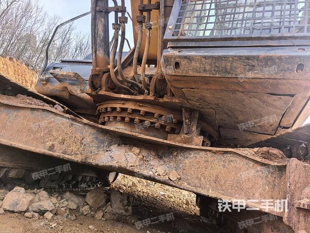 轉(zhuǎn)盤和下車架正前（工作和回轉(zhuǎn)裝置）