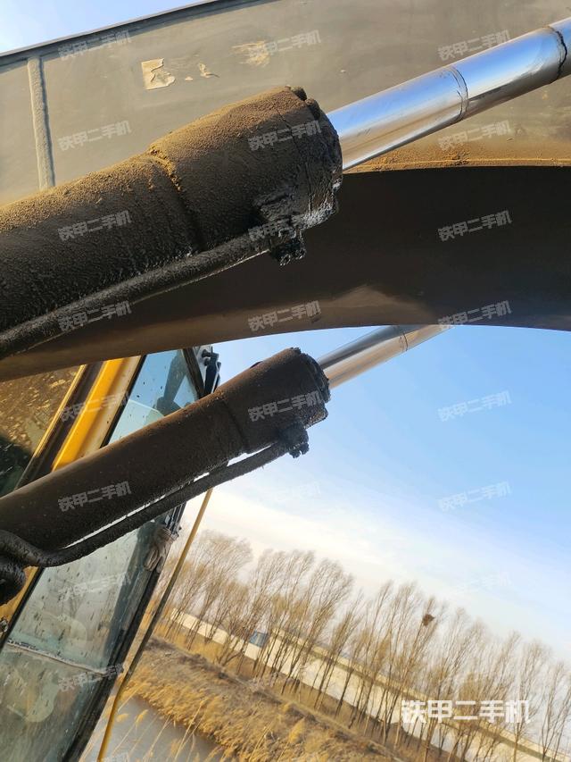 大臂油缸整體?豎拍(工作和回轉裝置) 大臂油缸整體?豎拍(工作和回轉裝置)