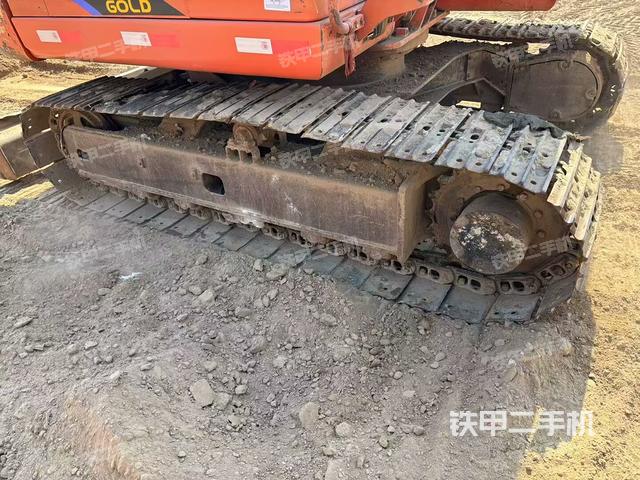 單側履帶整體(整機外觀) 單側履帶整體(整機外觀)