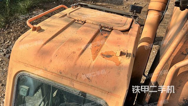 駕駛室頂部(整機(jī)外觀) 駕駛室頂部(整機(jī)外觀)