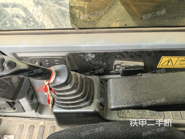 座椅右側(cè)控制臺/鑰匙門/油門/含右手柄(駕駛室部分) 座椅右側(cè)控制臺/鑰匙門/油門/含右手柄(駕駛室部分)