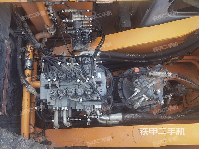 回转马达和主控阀（整机外观）