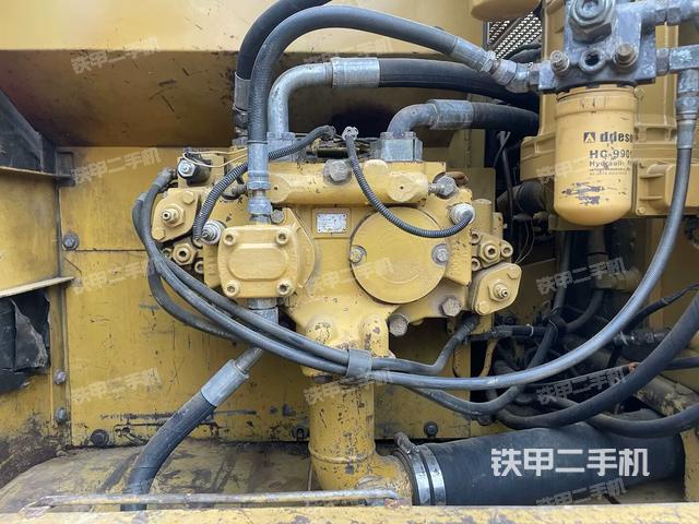 液壓泵艙室正面整體（整機(jī)外觀）