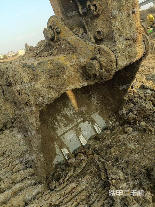 鏟斗右后整體（工作和回轉(zhuǎn)裝置）