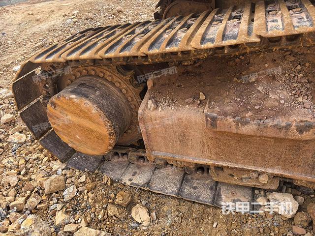 右驅(qū)動輪（行走機構(gòu)）