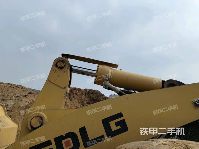 鏟斗油缸側(cè)面（工作裝置）