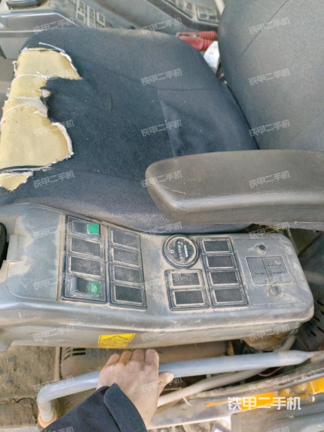 座椅左側控制臺/音響/含左手柄(駕駛室部分) 座椅左側控制臺/音響/含左手柄(駕駛室部分)