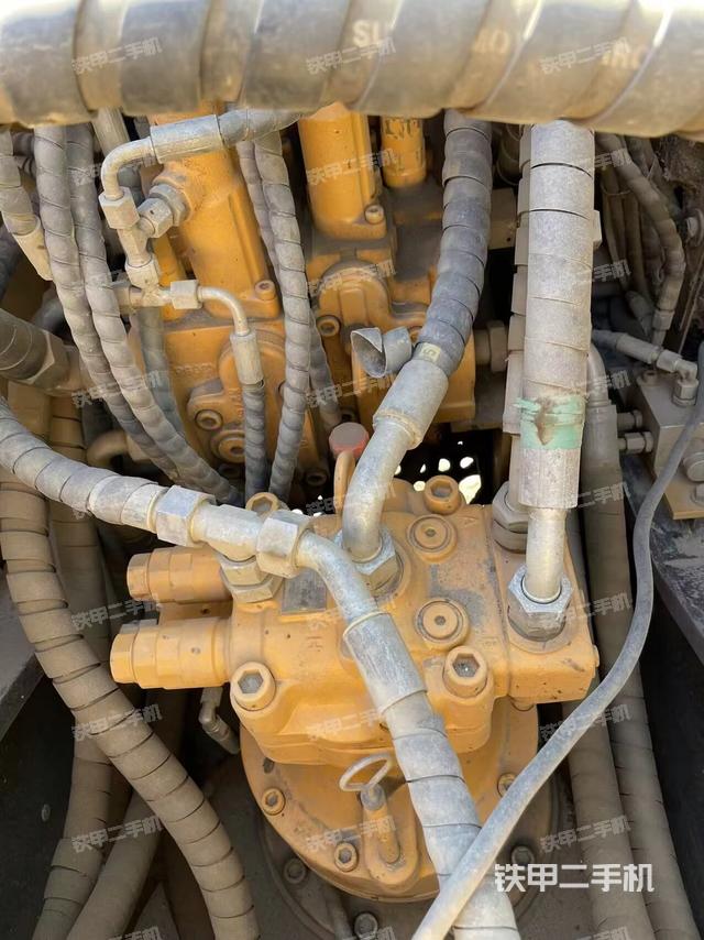 回轉(zhuǎn)馬達(dá)和主控閥（整機(jī)外觀）