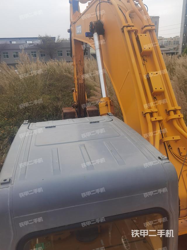 驾驶室顶部（整机外观）