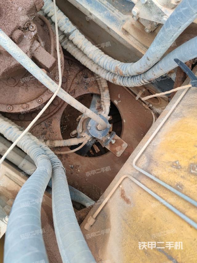 中央回转接头特写(上车部件) 中央回转接头特写(上车部件)