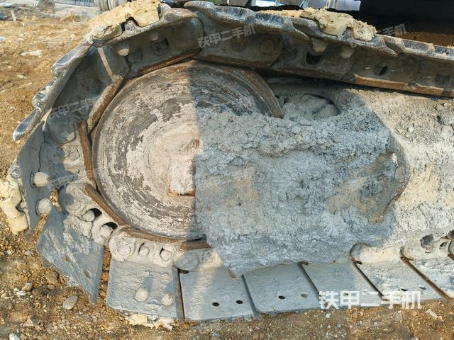 右驅(qū)動輪（行走機構(gòu)）