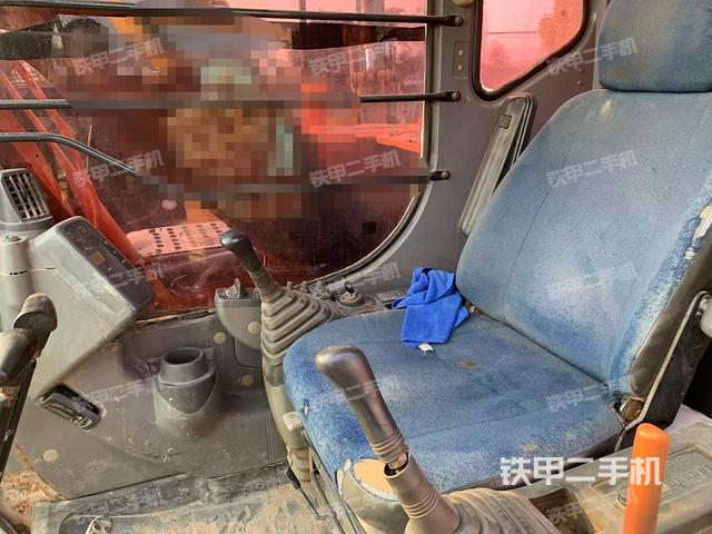 駕駛室整體(整機外觀) 駕駛室整體(整機外觀)