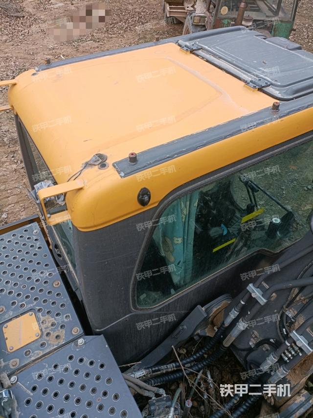 駕駛室頂部（整機外觀）