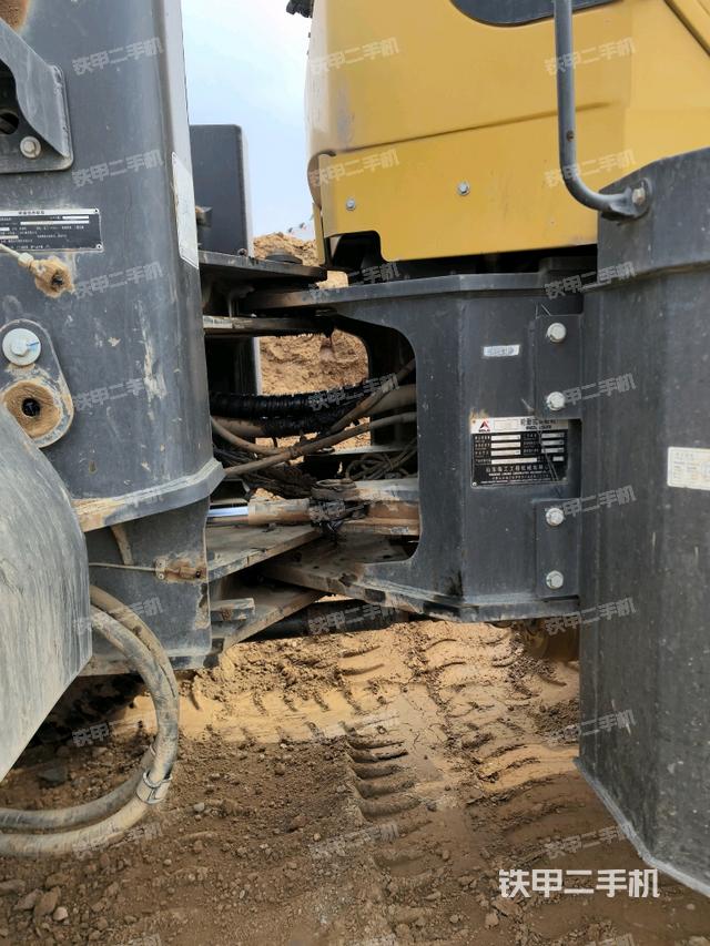 車架鉸接（液壓/傳動系統(tǒng)）