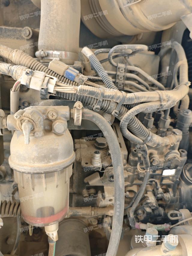 回轉(zhuǎn)馬達(dá)和主控閥（整機(jī)外觀）