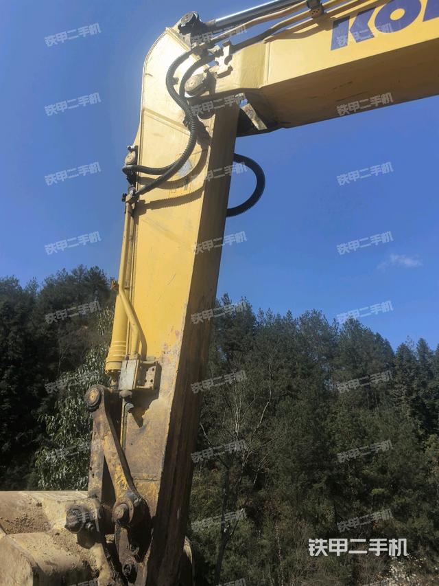 小臂整體左后(工作和回轉裝置) 小臂整體左后(工作和回轉裝置)