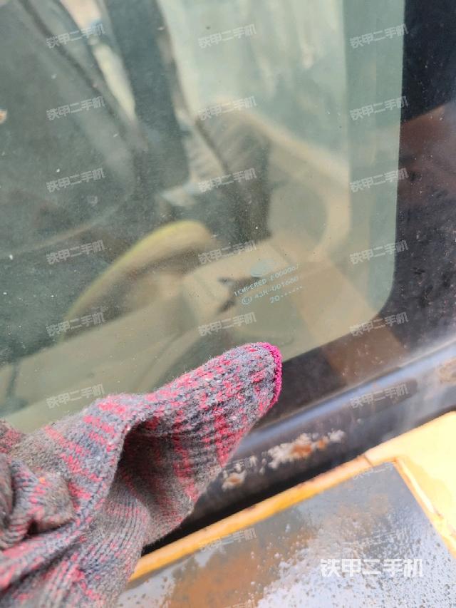 后窗玻璃角标(驾驶室部分) 后窗玻璃角标(驾驶室部分)