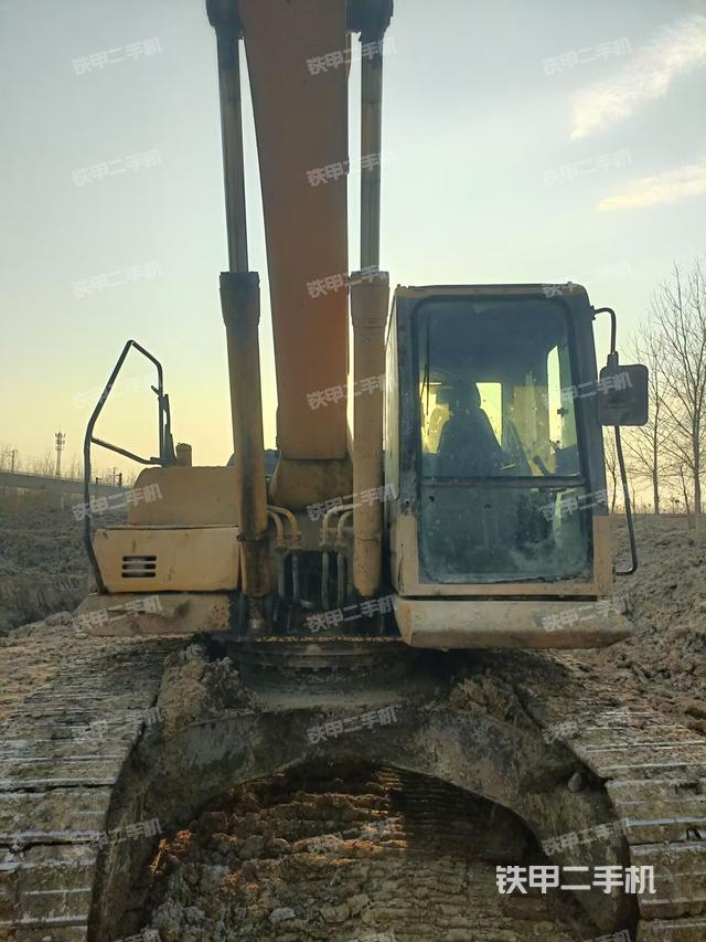 大臂油缸整體?豎拍（工作和回轉(zhuǎn)裝置）