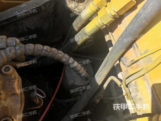 中央回轉(zhuǎn)接頭特寫(xiě)(上車部件) 中央回轉(zhuǎn)接頭特寫(xiě)(上車部件)