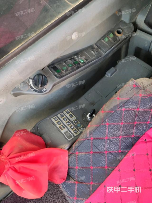 座椅左側(cè)控制臺/音響/含左手柄（駕駛室部分）