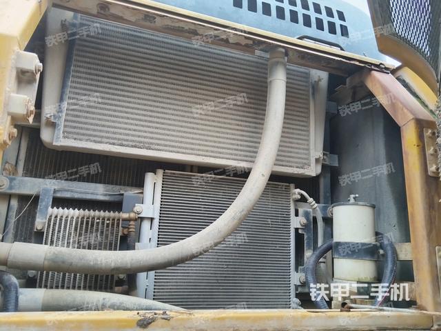 散熱器正面(大件艙室) 散熱器正面(大件艙室)