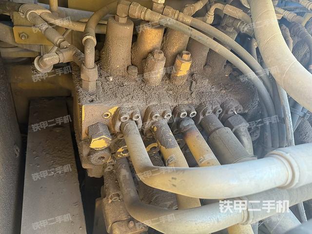 回轉(zhuǎn)馬達和主控閥（整機外觀）