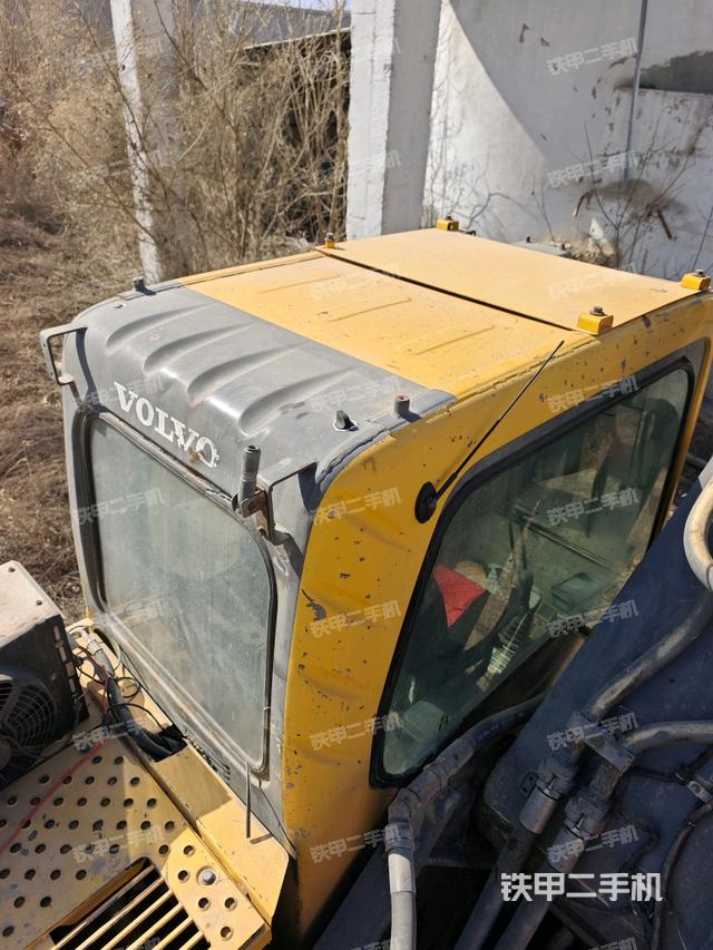 駕駛室頂部（整機外觀）