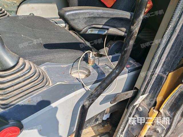 座椅左側(cè)控制臺(tái)/音響/含左手柄（駕駛室部分）