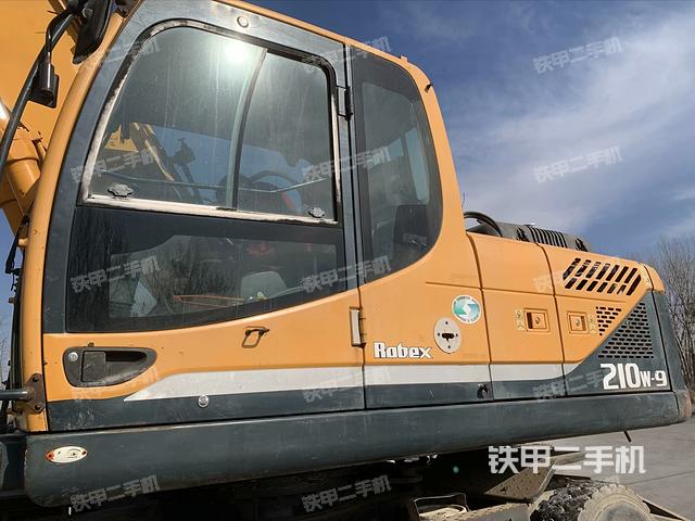 駕駛室整體（整機(jī)外觀）