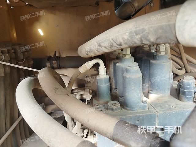 回转马达和主控阀（整机外观）